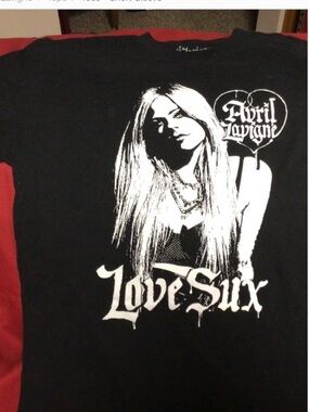Avril Lavigne tshirt